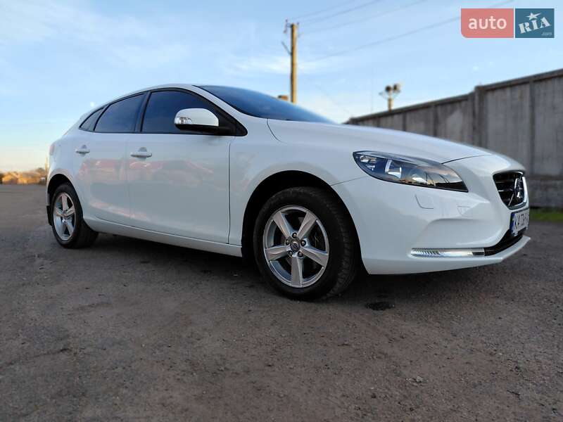 Хэтчбек Volvo V40 2013 в Бердичеве