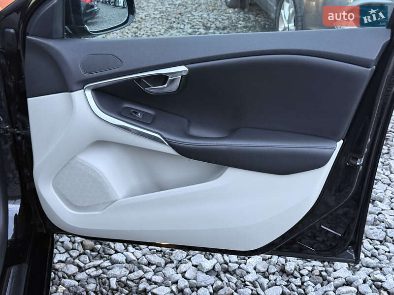 Хэтчбек Volvo V40 2013 в Стрые фото 34 Хэтчбек Volvo V40 2013 в Стрые