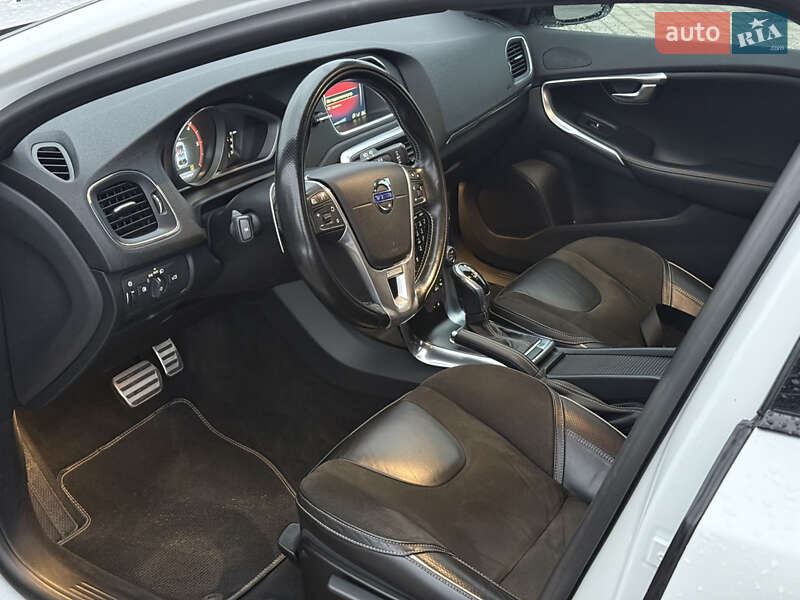 Хетчбек Volvo V40 2015 в Луцьку