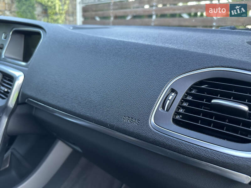 Хетчбек Volvo V40 2014 в Стрию