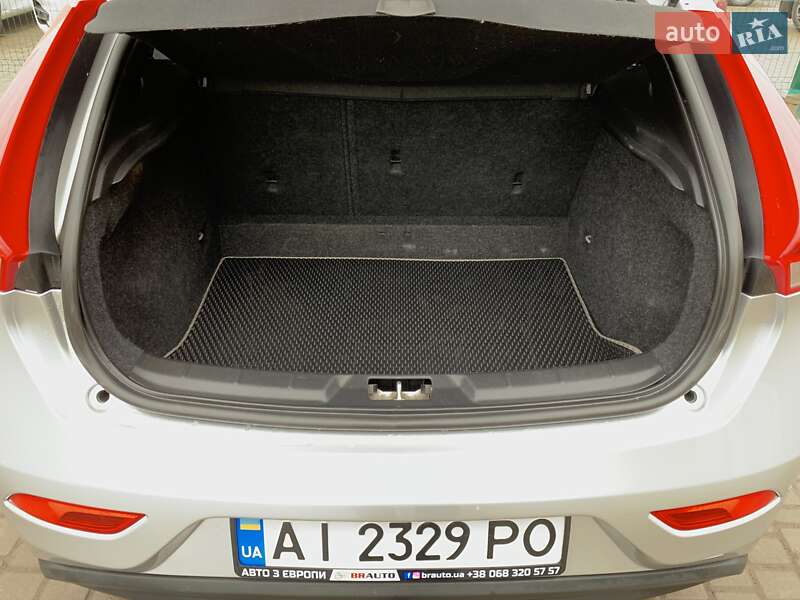 Хэтчбек Volvo V40 2014 в Бердичеве