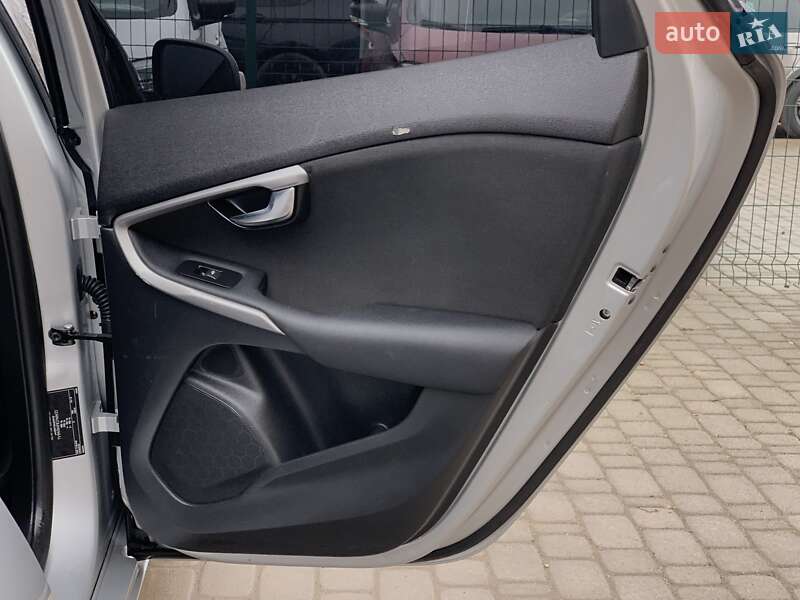 Хэтчбек Volvo V40 2014 в Бердичеве