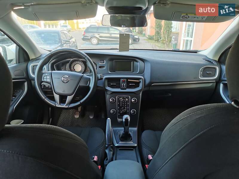 Хетчбек Volvo V40 2016 в Львові фото 5 Хетчбек Volvo V40 2016 в Львові