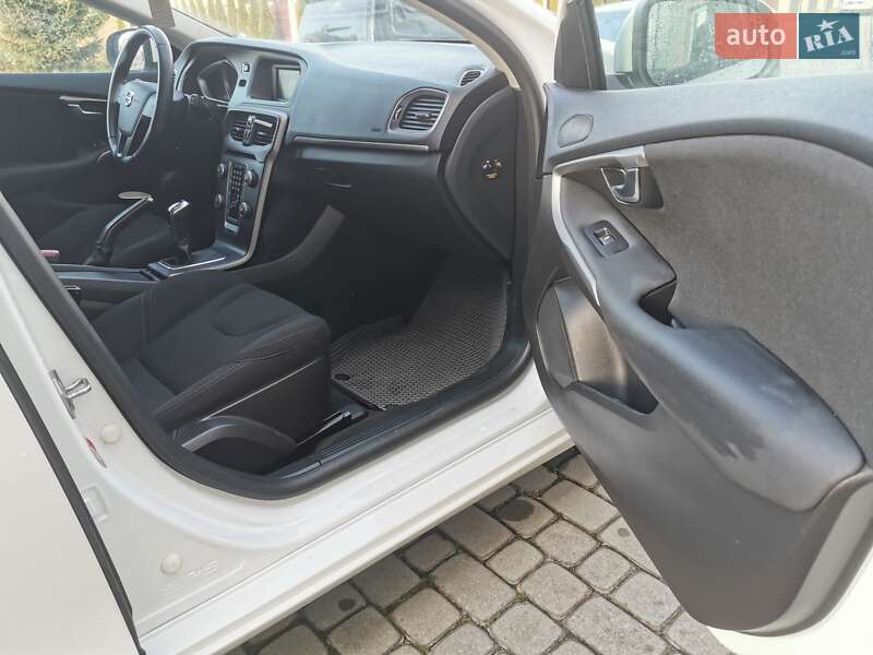 Хетчбек Volvo V40 2016 в Львові фото 7 Хетчбек Volvo V40 2016 в Львові
