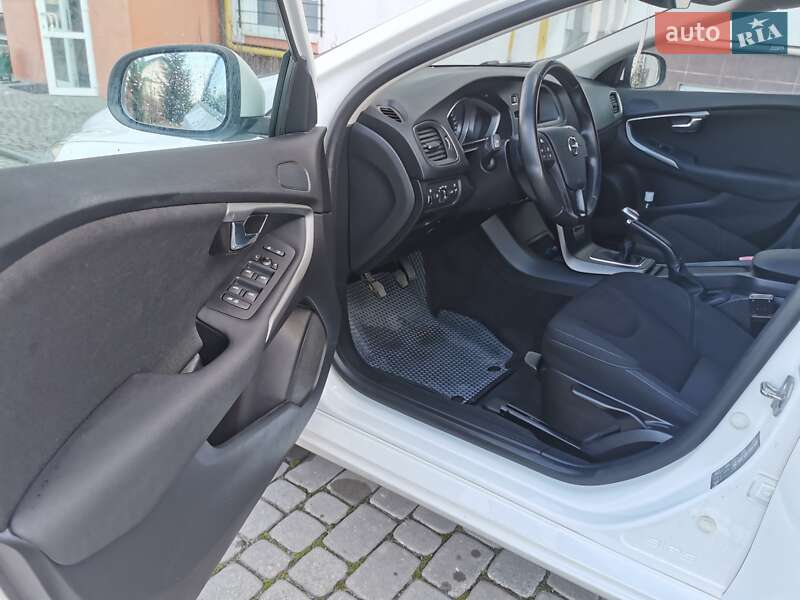 Хетчбек Volvo V40 2016 в Львові фото 8 Хетчбек Volvo V40 2016 в Львові