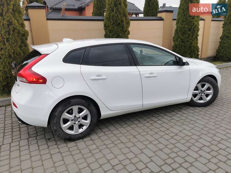 Хетчбек Volvo V40 2016 в Львові фото 18 Хетчбек Volvo V40 2016 в Львові