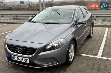 Хетчбек Volvo V40 2016 в Києві