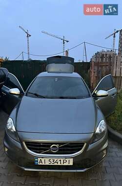 Хетчбек Volvo V40 2015 в Києві