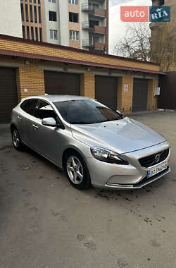 Хэтчбек Volvo V40 2015 в Тернополе