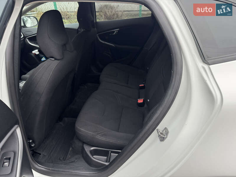 Хэтчбек Volvo V40 2014 в Владимире