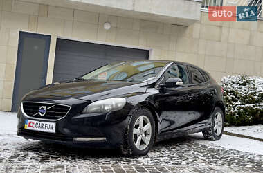 Хэтчбек Volvo V40 2015 в Львове