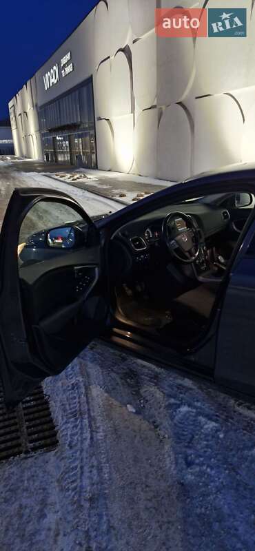 Хэтчбек Volvo V40 2013 в Луцке