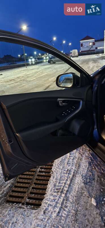 Хэтчбек Volvo V40 2013 в Луцке