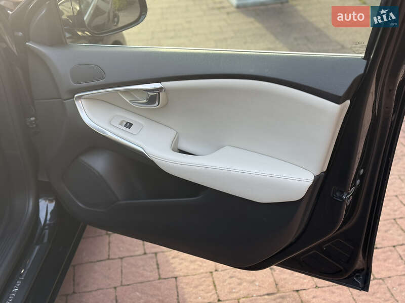 Хетчбек Volvo V40 2013 в Стрию