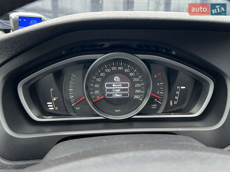 Хэтчбек Volvo V40 2013 в Киеве фото 30 Хэтчбек Volvo V40 2013 в Киеве