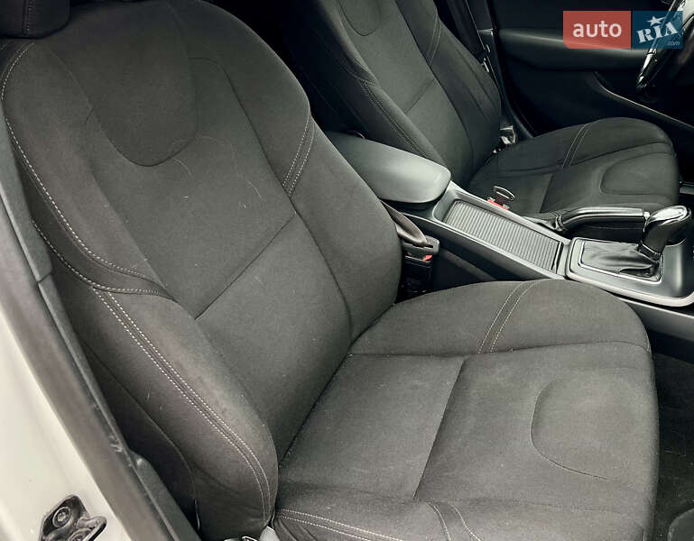 Хэтчбек Volvo V40 2013 в Киеве фото 49 Хэтчбек Volvo V40 2013 в Киеве
