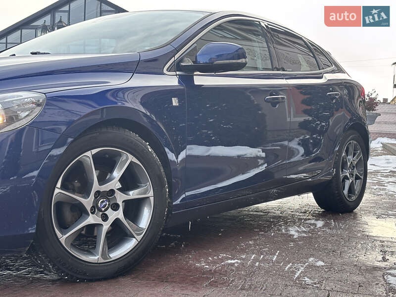 Хетчбек Volvo V40 2015 в Стрию