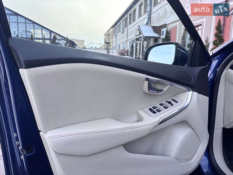 Хетчбек Volvo V40 2015 в Стрию