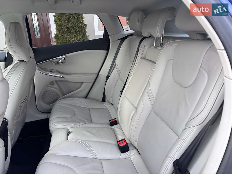 Хетчбек Volvo V40 2015 в Стрию