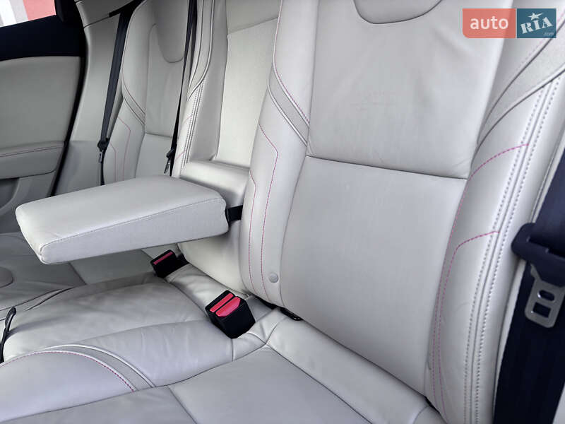 Хетчбек Volvo V40 2015 в Стрию