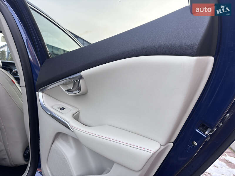 Хетчбек Volvo V40 2015 в Стрию