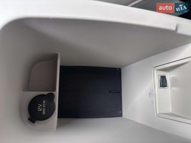 Хетчбек Volvo V40 2015 в Стрию