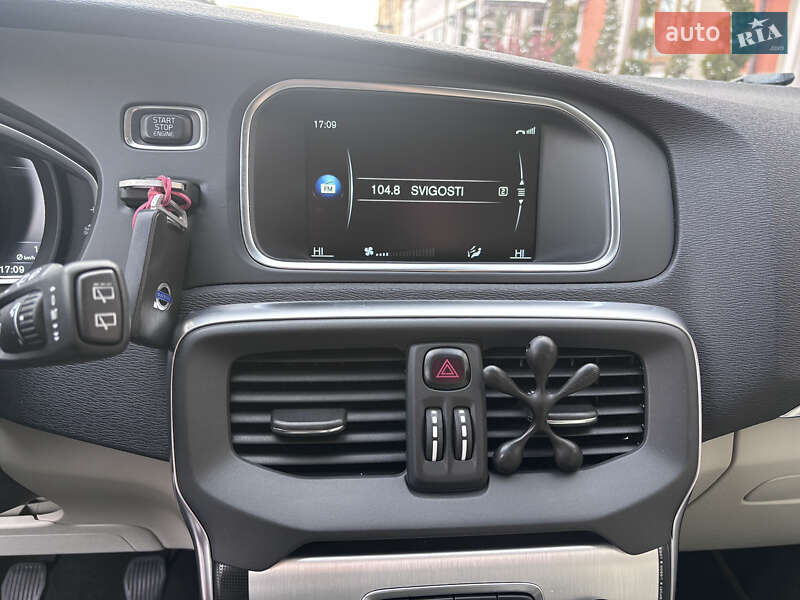 Хетчбек Volvo V40 2015 в Стрию