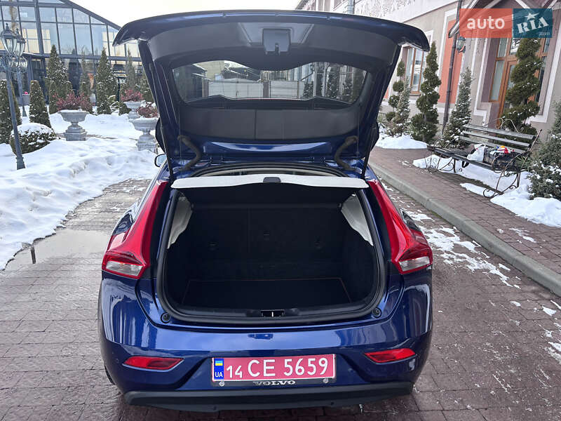 Хетчбек Volvo V40 2015 в Стрию