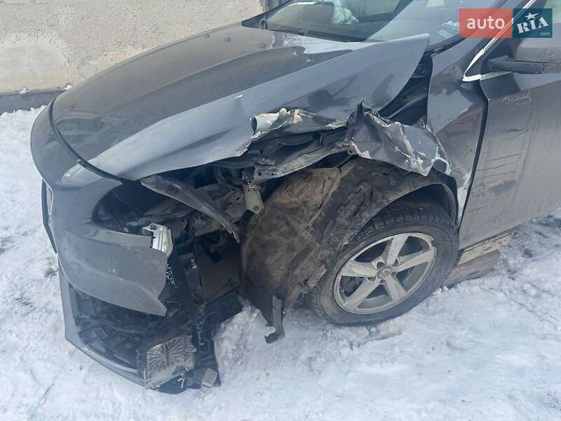 Хэтчбек Volvo V40 2013 в Ивано-Франковске фото 2 Хэтчбек Volvo V40 2013 в Ивано-Франковске