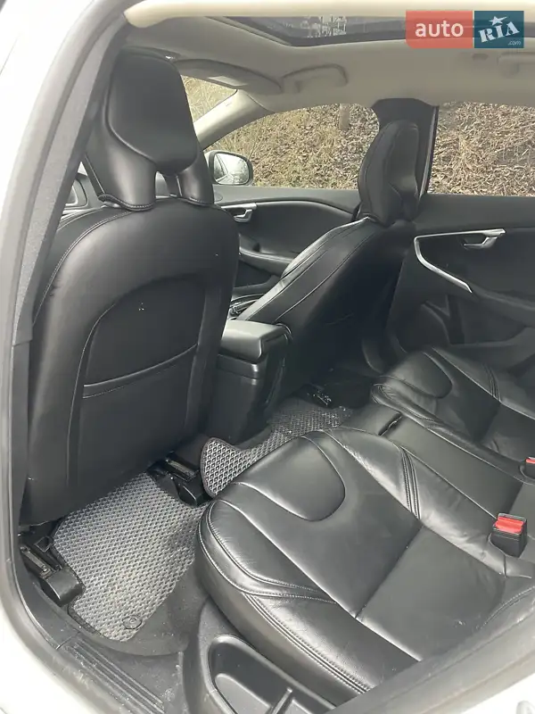 Volvo V40 2017 VIN YV1MV79K0J2463729 фото оголошення 4 з 35
