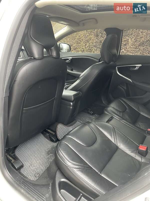 Хетчбек Volvo V40 2017 в Львові