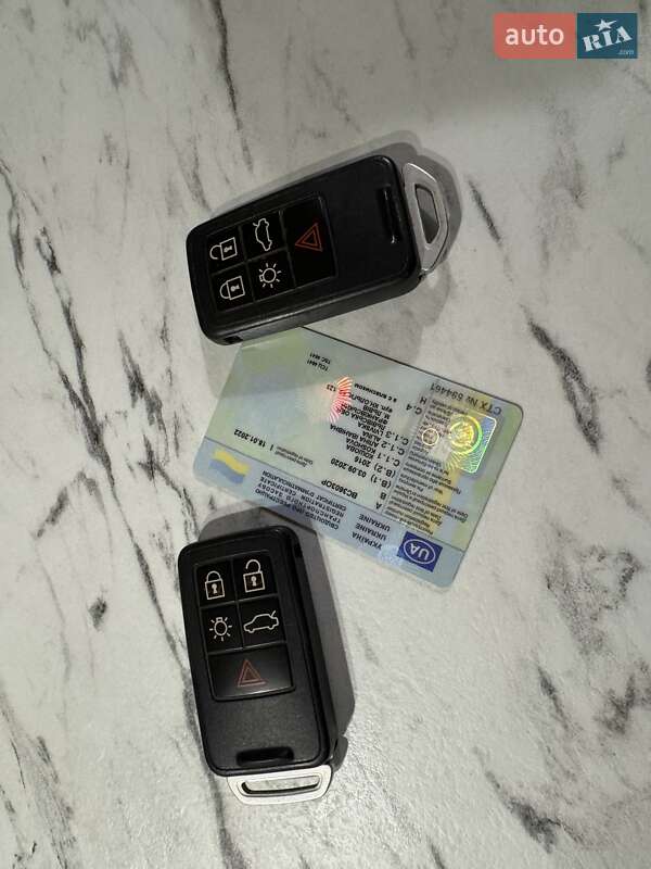 Хетчбек Volvo V40 2016 в Радивиліві