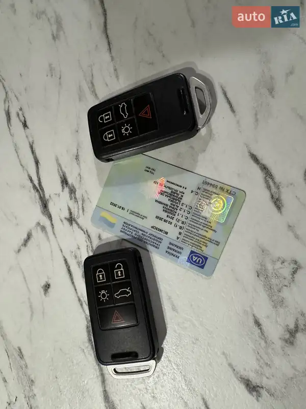 Хетчбек Volvo V40 2016 в Радивиліві документ