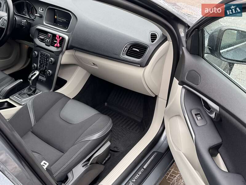 Хетчбек Volvo V40 2016 в Радивиліві