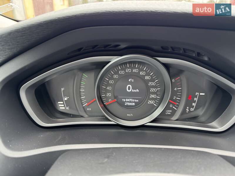 Хетчбек Volvo V40 2016 в Радивиліві