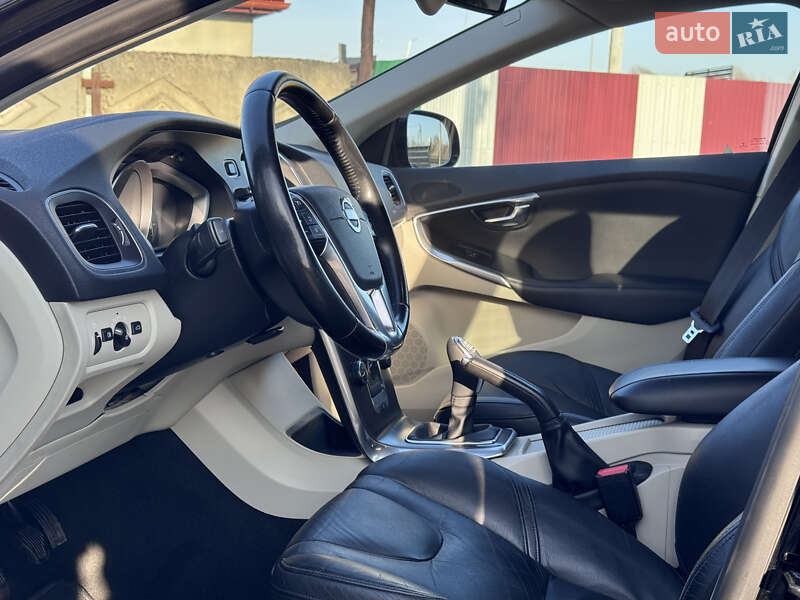 Хэтчбек Volvo V40 2013 в Стрые фото 35 Хэтчбек Volvo V40 2013 в Стрые