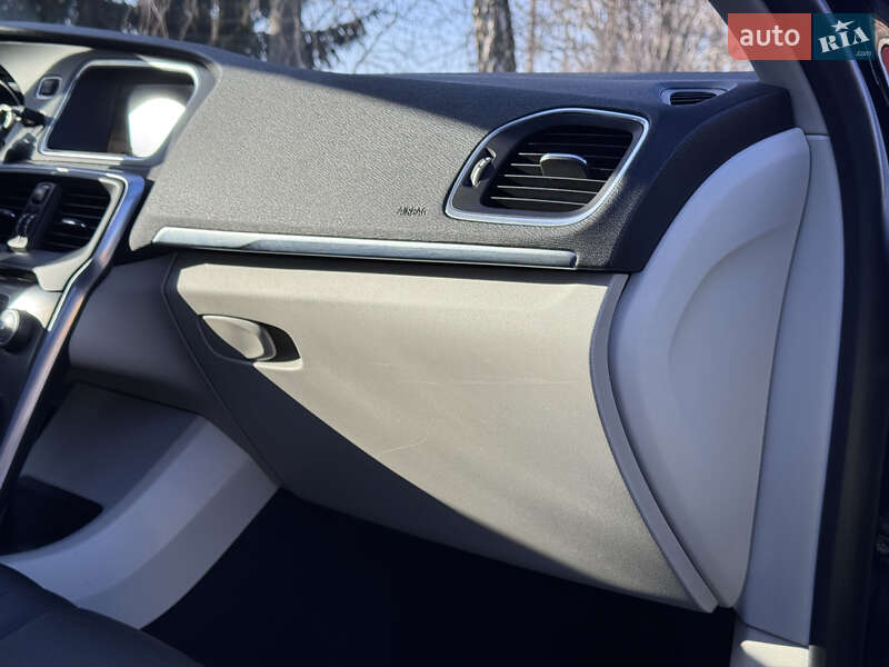 Хэтчбек Volvo V40 2013 в Стрые фото 86 Хэтчбек Volvo V40 2013 в Стрые