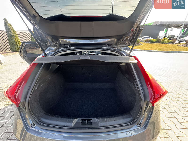 Хетчбек Volvo V40 2012 в Тернополі