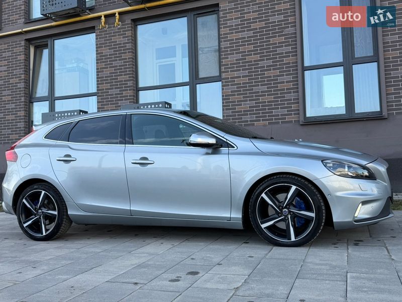 Хетчбек Volvo V40 2013 в Львові фото Хетчбек Volvo V40 2013 в Львові