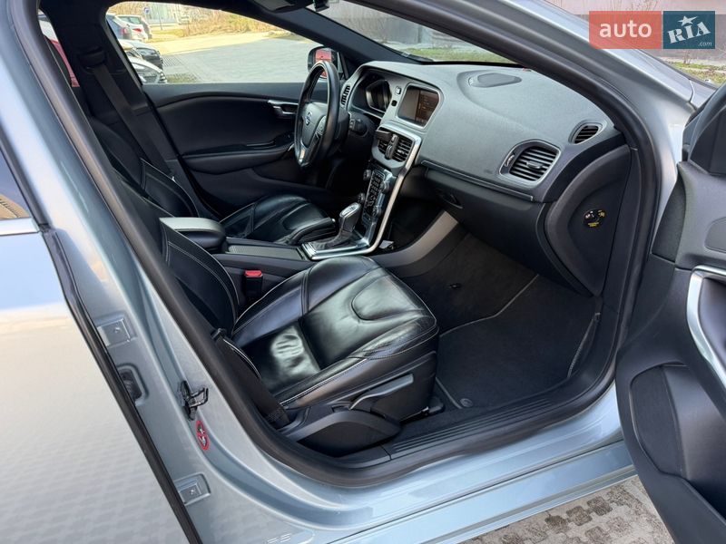Хетчбек Volvo V40 2013 в Львові фото 39 Хетчбек Volvo V40 2013 в Львові