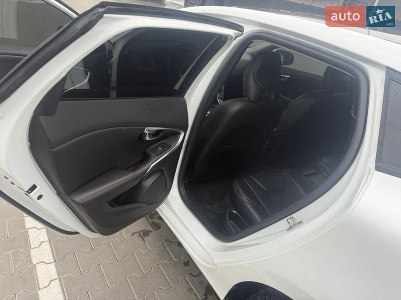 Хэтчбек Volvo V40 2016 в Виннице