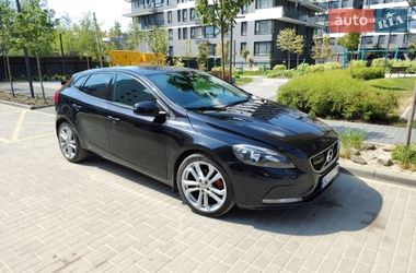 Хэтчбек Volvo V40 2015 в Львове