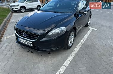 Хэтчбек Volvo V40 2015 в Киеве