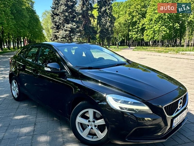 Хэтчбек Volvo V40 2017 в Киеве