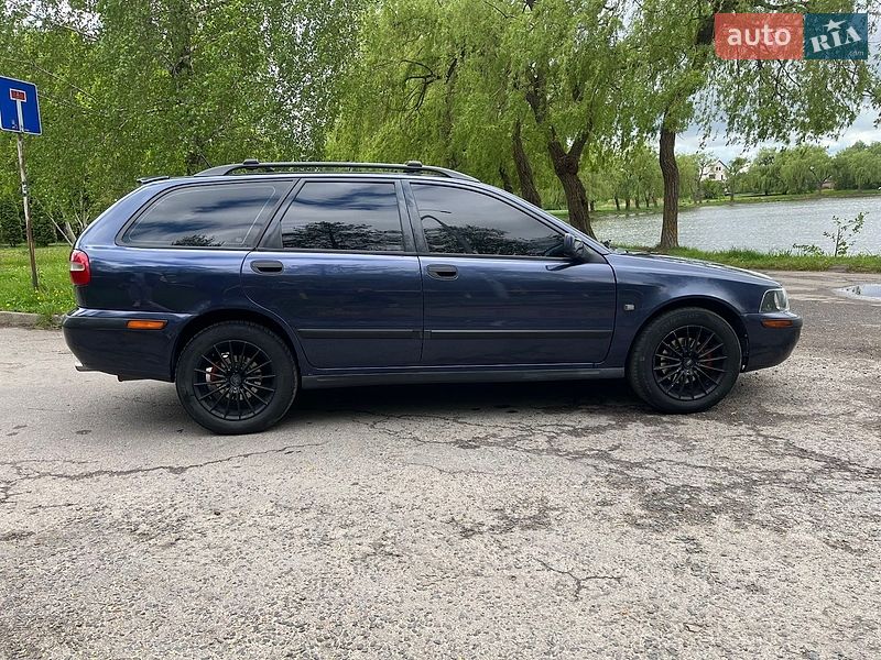 Универсал Volvo V40 2001 в Ровно