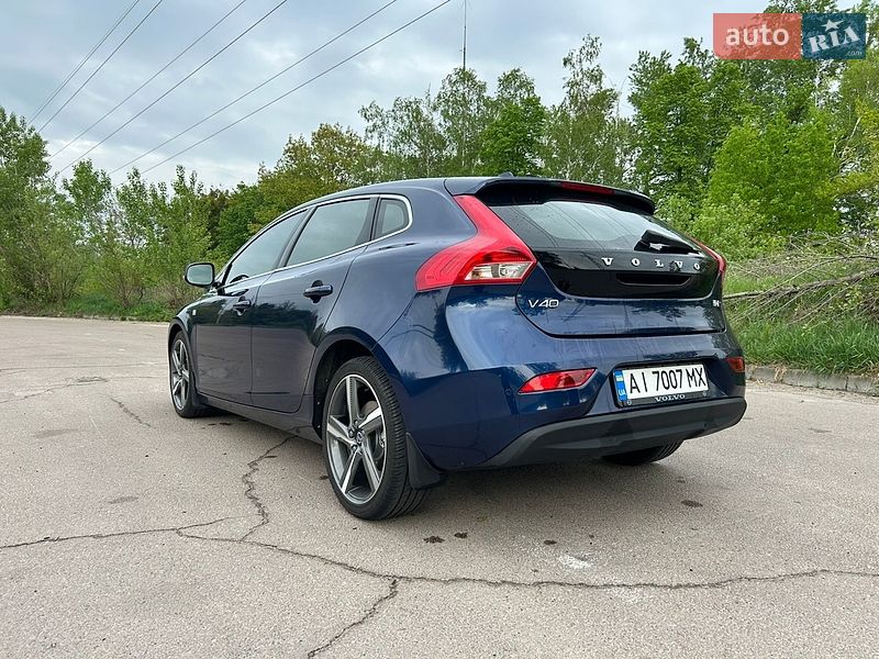 Хэтчбек Volvo V40 2015 в Киеве