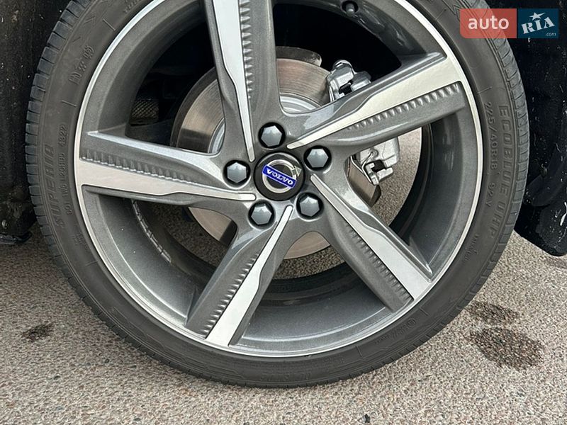 Хэтчбек Volvo V40 2015 в Киеве