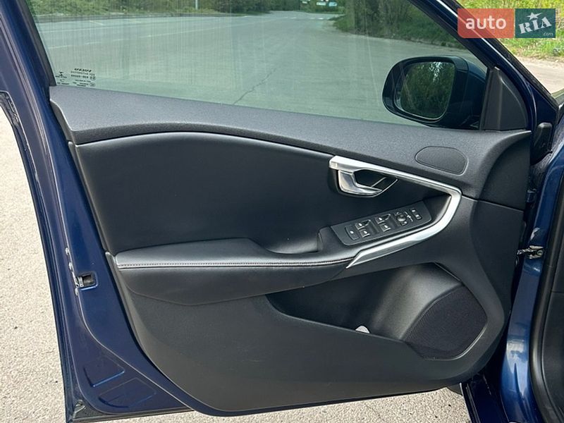 Хэтчбек Volvo V40 2015 в Киеве