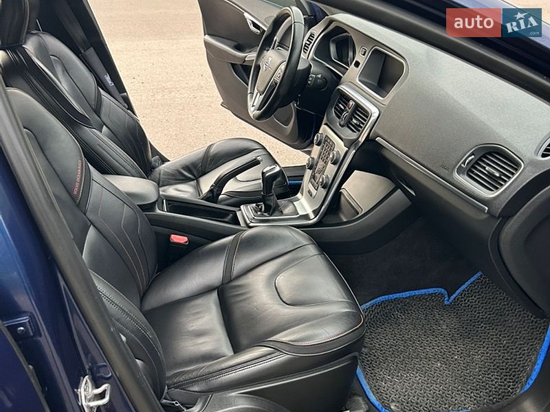 Хэтчбек Volvo V40 2015 в Киеве