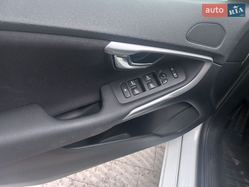 Хэтчбек Volvo V40 2014 в Шептицькому